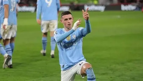 金球奖之争：团队成就与个人荣誉在足球运动中的平衡之道